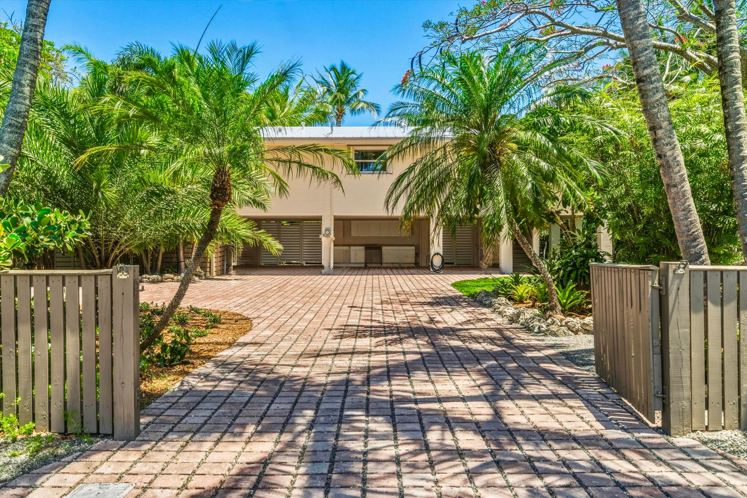 A beautiful property in Sugarloaf Key, FL